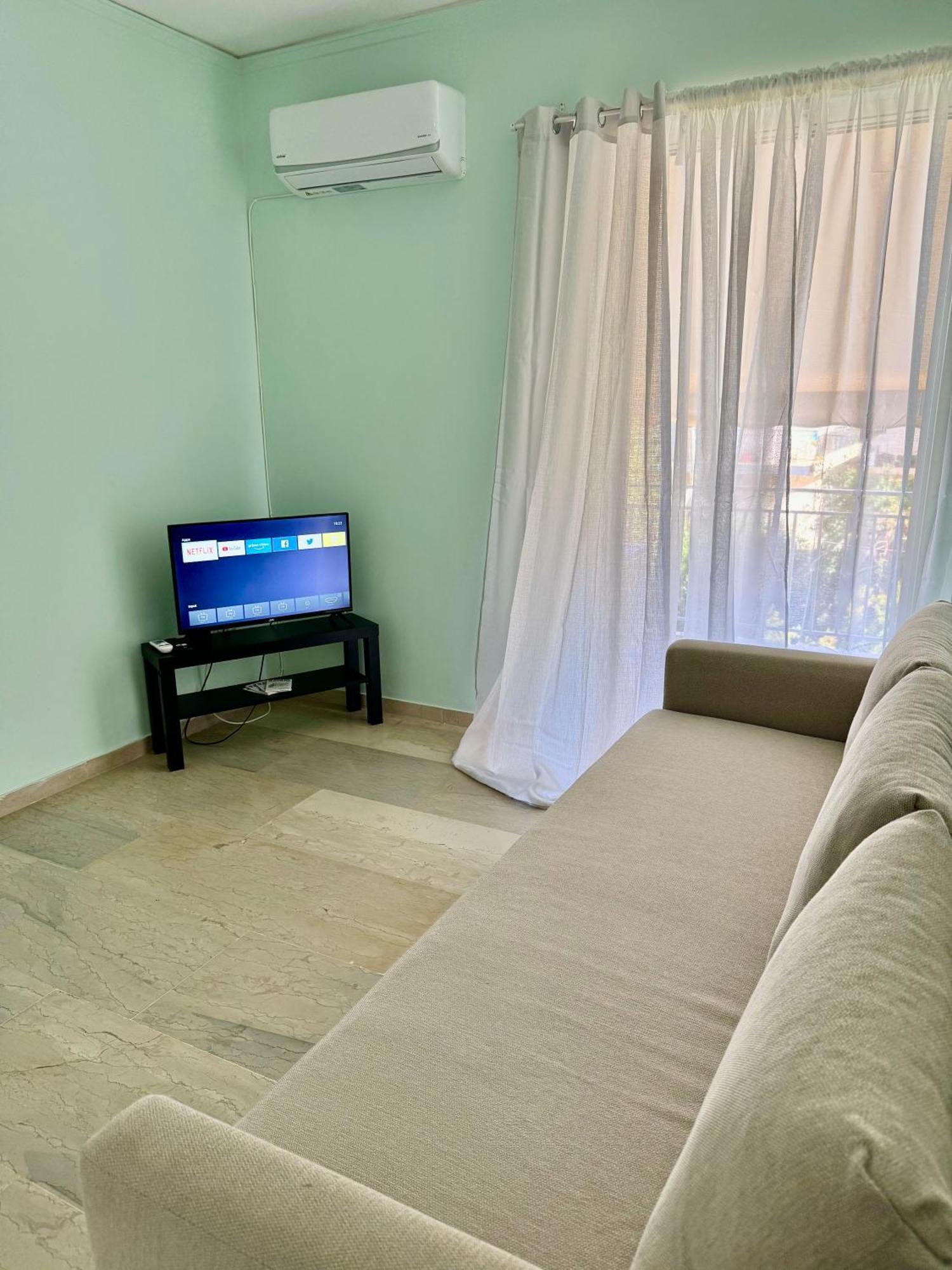 Sun Beach Apartment อานาวีซอส ภายนอก รูปภาพ