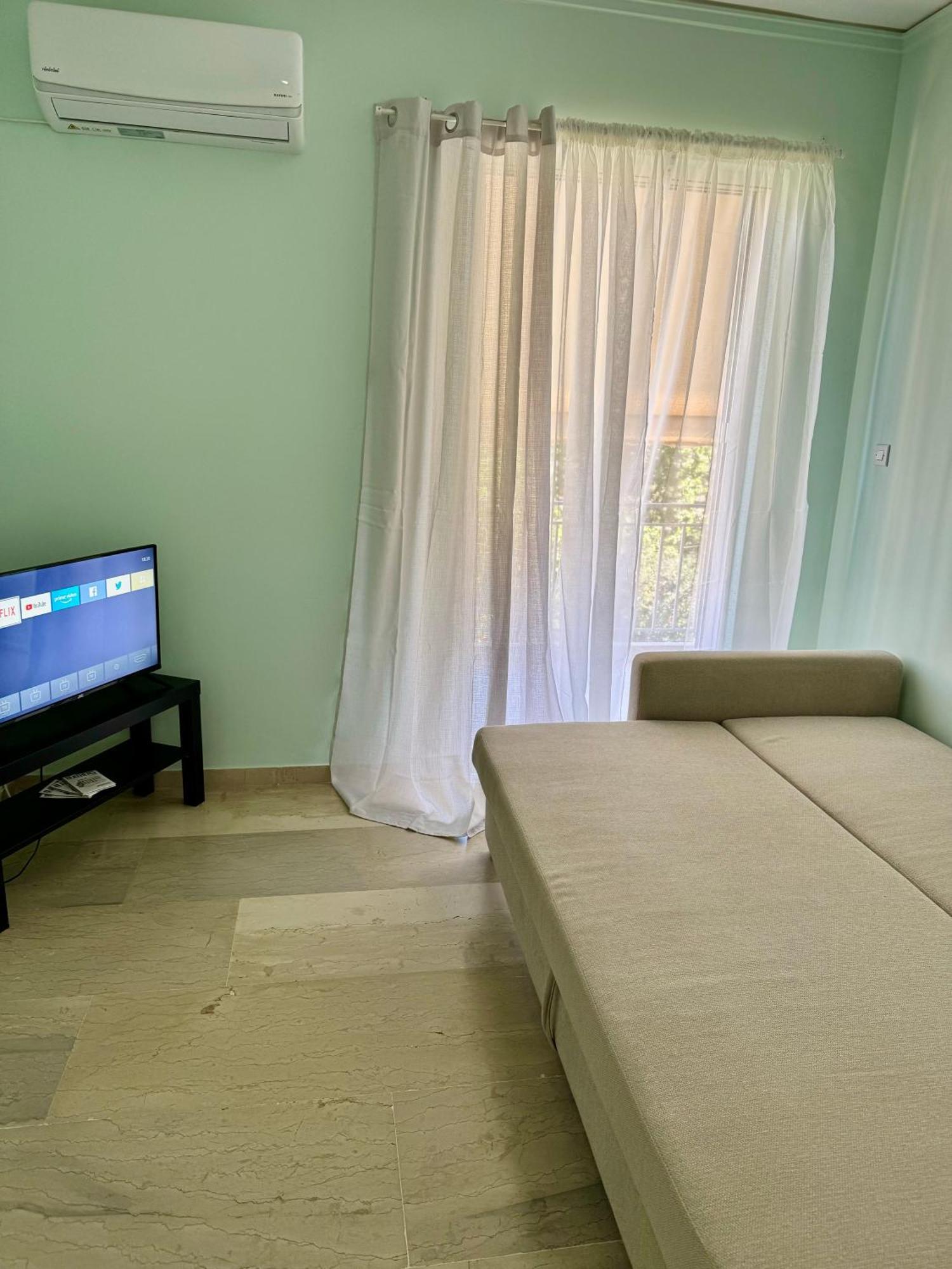 Sun Beach Apartment อานาวีซอส ภายนอก รูปภาพ